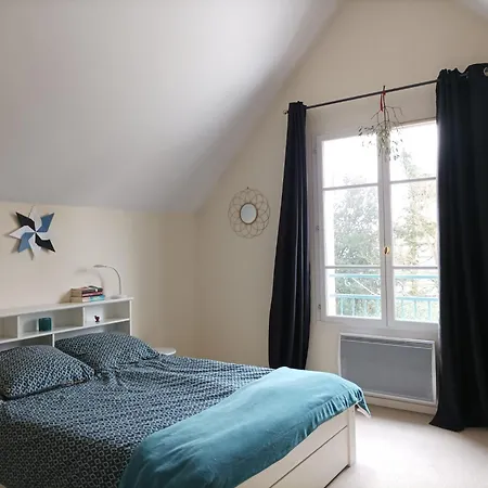 Avec Piscine Proche De Paris Bed and Breakfast